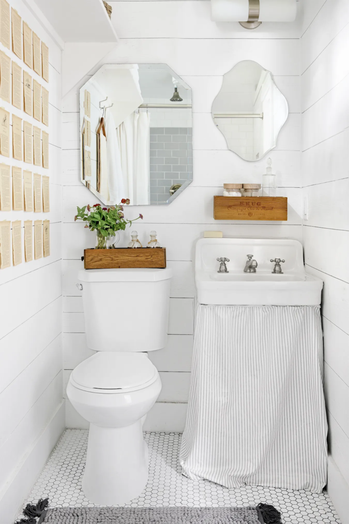 What is the most appropriate tile size for a tiny bathroom?