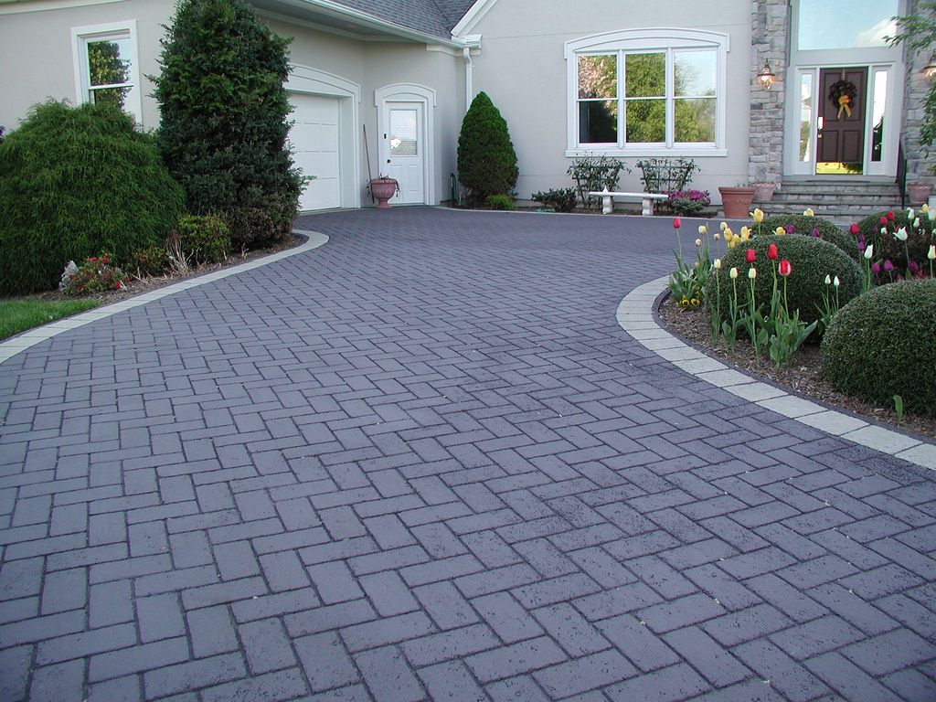 13 Elegant and Awe-Inspiring Driveway Paving Ideas