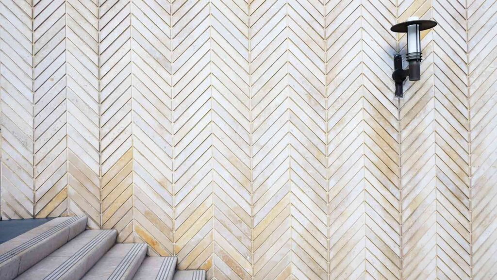 Consider these benefits and tips when selecting herringbone tiles